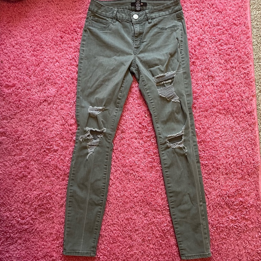 Refuge Distressed Jeans